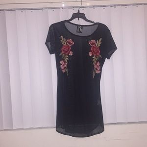 Mesh T-shirt dress with roses.